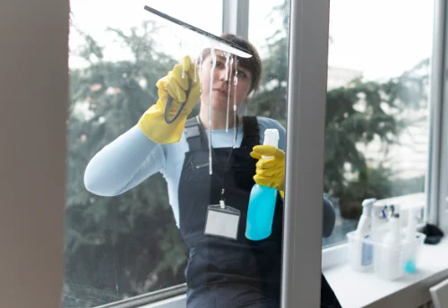 Nettoyage de vitres intérieures et extérieures à Nueil-les-Aubiers